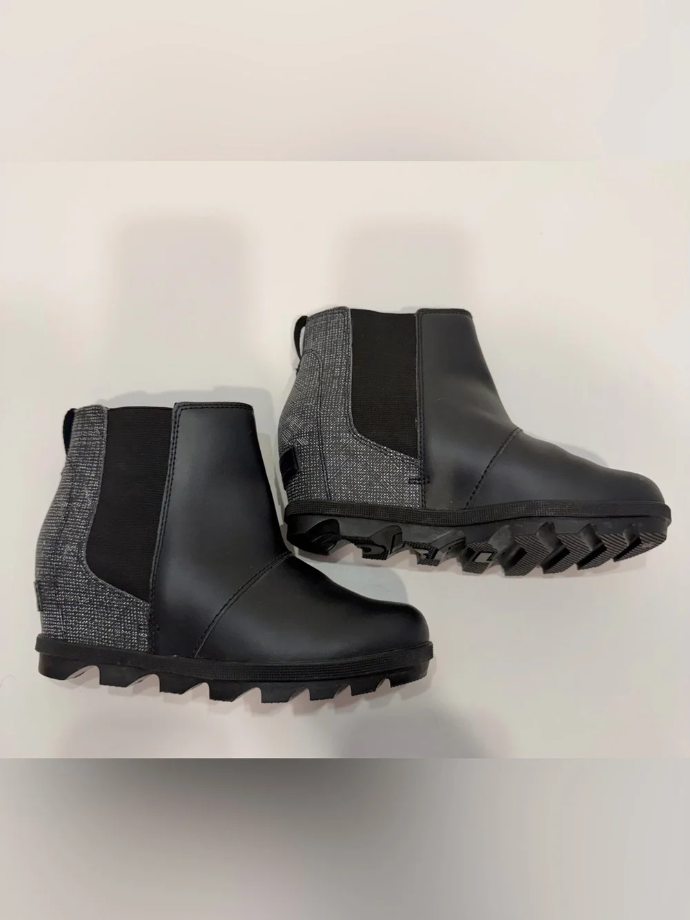 SOREL Youth Joan of Arctic Wedge II Chelsea Booties